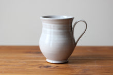 Teacup in Stoneware White