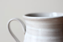 Teacup in Stoneware White