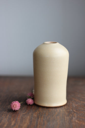 Small Shoulder Vase in Barley