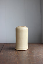 Shoulder Vase in Barley 7 inch